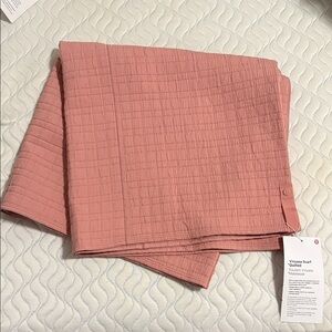 Lululemon Quilted Vinyasa Scarf in Pink Pastel NWT